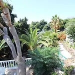 Sunny House, Σπίτι διακοπών