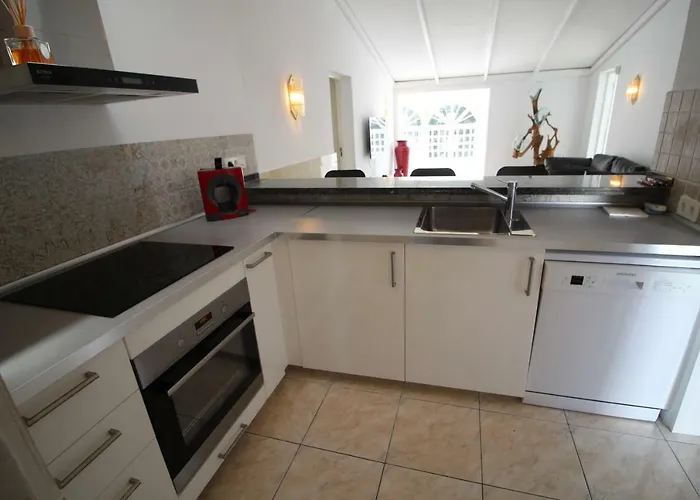 Sunny House, Dom wakacyjny